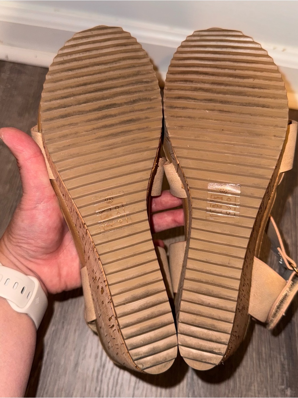 CL by Laundry Kingly Beige Tan nude shimmer Cork Wedge Sandals 9 - Picture 13 of 13